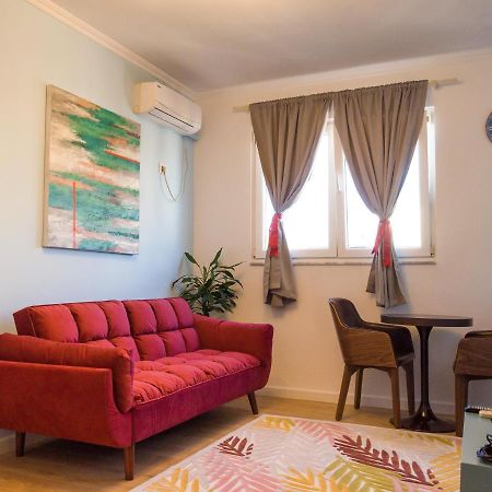 Bright Apartment Close To City Center Тирана Екстериор снимка