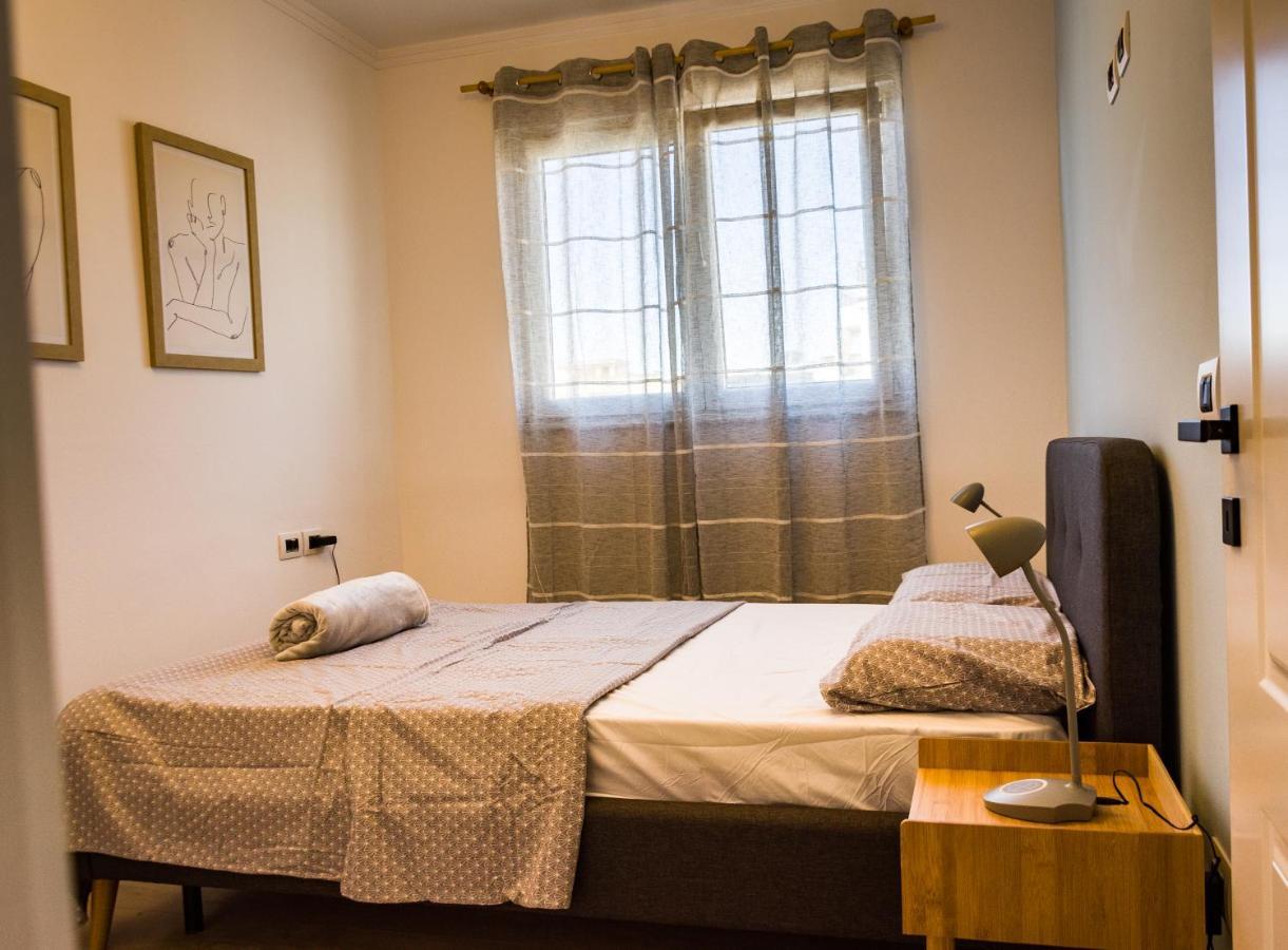 Bright Apartment Close To City Center Тирана Екстериор снимка