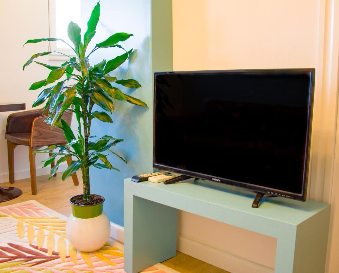 Bright Apartment Close To City Center Тирана Екстериор снимка