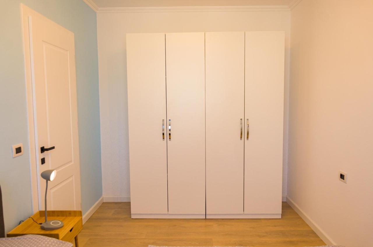 Bright Apartment Close To City Center Тирана Екстериор снимка